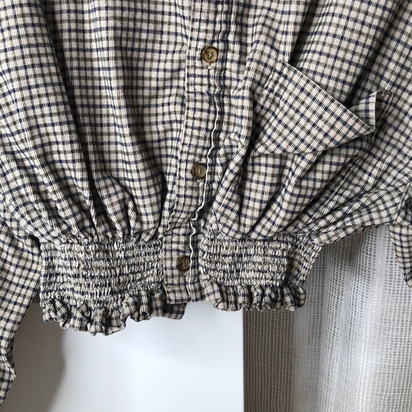 Button up top - Picture 4 of 4